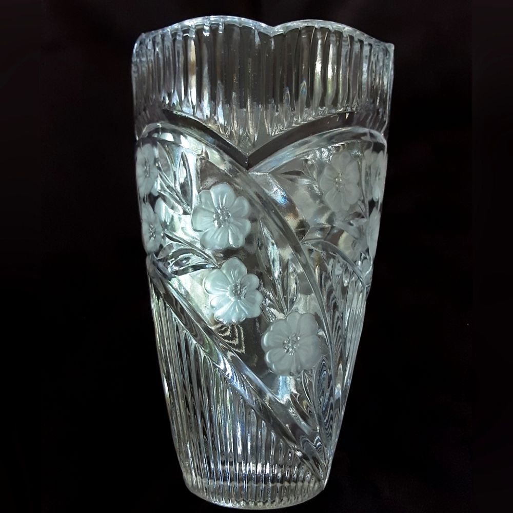 Anna Hutte Bleilkristall Crystal Frost Vase Elaborate Etched Detail Flor…